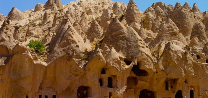 tufstenen-landschap-cappadocie
